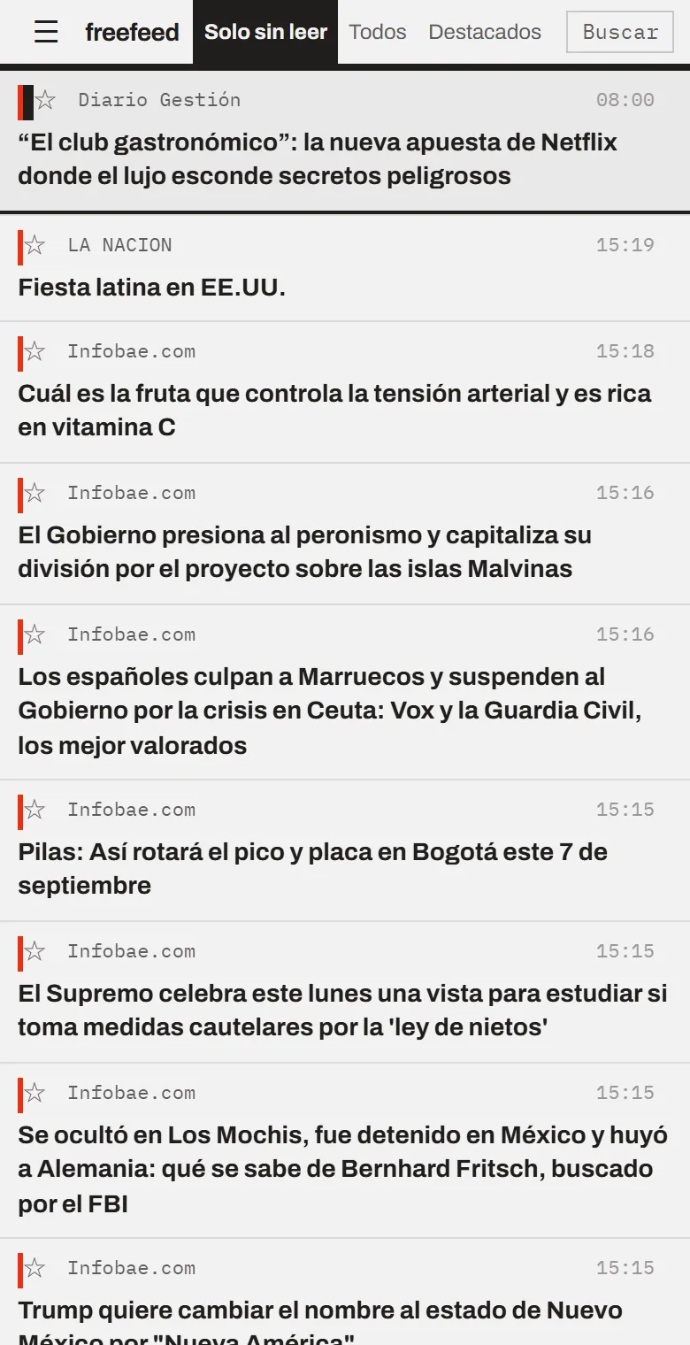 Lista de artículos de freefeed: los sitios agregados, agrupados por tema en carpetas, y debajo los títulos ordenados de lo más nuevo a lo más viejo